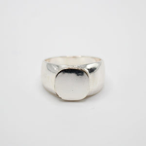 Elizabeth + George Frost Classic Oversized Signet Ring