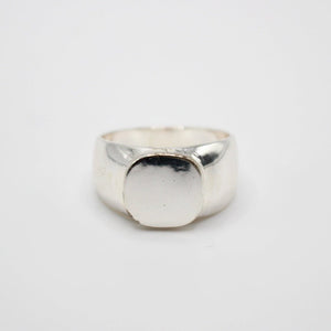 Elizabeth + George Frost Classic Oversized Signet Ring